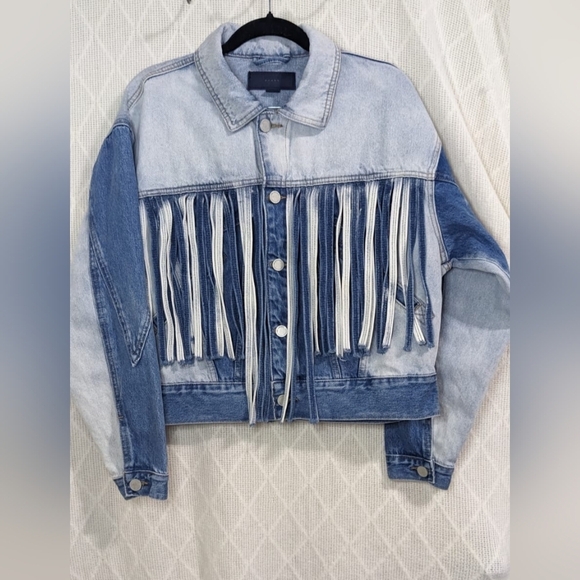BLANKNYC Bonnaroo Blue Denim Two Tone Fringe Western Jean Jacket Size M - Picture 3 of 11